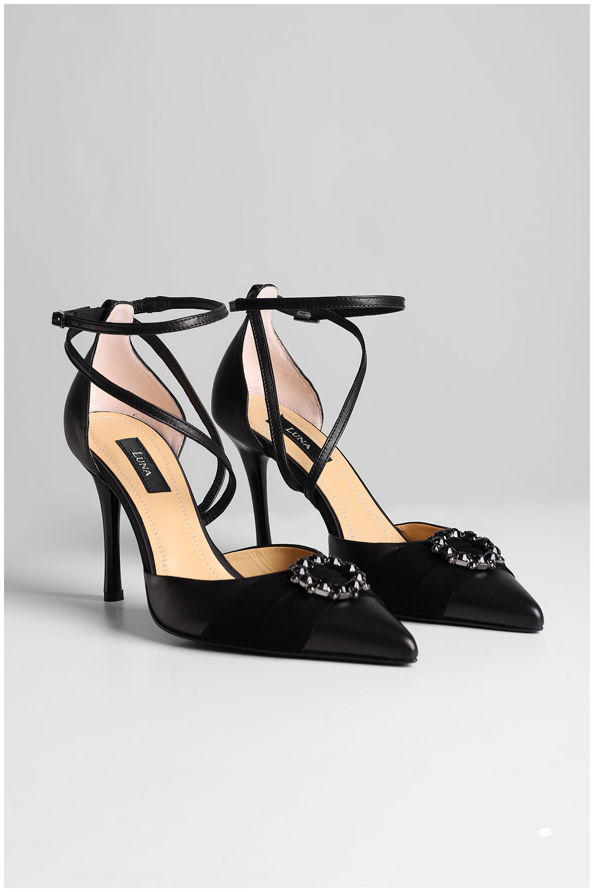 Lorena - Módní a elegantní sandály pro ženy