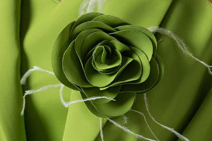 Luna broške – nepogrešljiv modni detajl te sezone